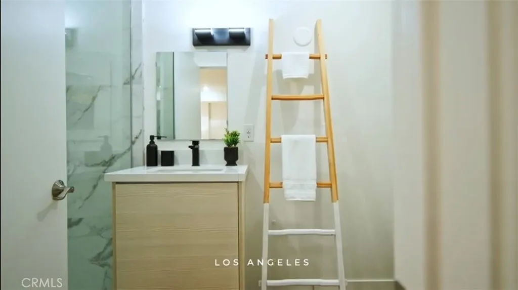 1245 N New Hampshire Avenue 2, Los Angeles, California 90029 home-pic-28